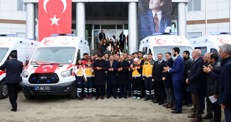 Ardahan’da 11 Yeni ambülans ve 1 UMKE aracı hizmete başladı