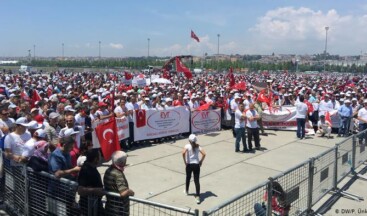 Emeklilikte yaşa takılanlar Yenikapı’da buluştu