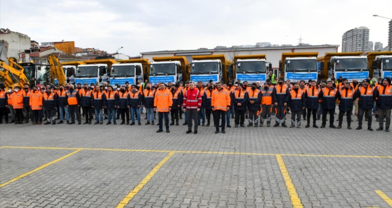 Esenyurt Belediyesi, 108 Araç Ve 2 Bin Ton Tuz Stokuyla Karla Mücadeleye Hazır