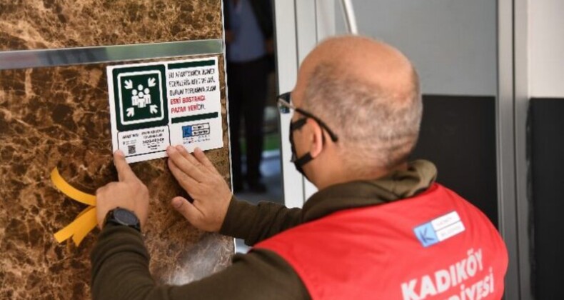 Kadıköy’de Her Binaya Afete Karşı Karekod Levhaları Asıldı