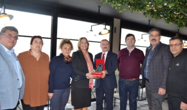 ARDAFED Ardahan’da Yapılan Kütüphaneler İçin Sponsorlara Plaket Verdi