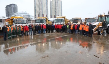 Ataşehir Belediye Ekiplerinin Kar Temizliği Devam Ediyor