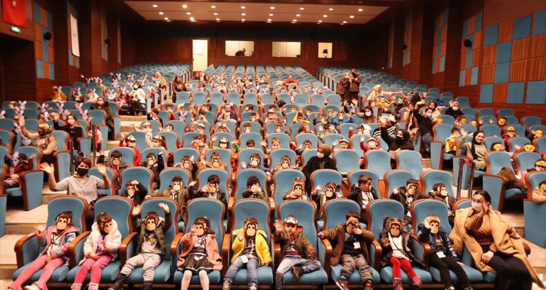 Esenyurt Belediyesi Çocuklara Can Dostları Sevdiren Gösteri