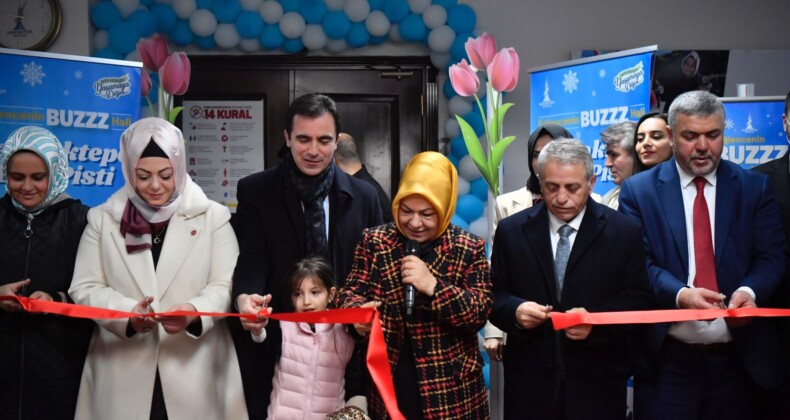 Sancaktepe’de Doğal Buz Pisti sömestr tatilinde kapılarını açt