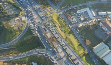 D-100 Karayolu ( E-5) Bostancı kavşağı bitiyor