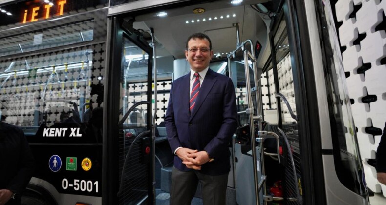 İBB Başkanı İmamoğlu yeni metrobüsleri test etti