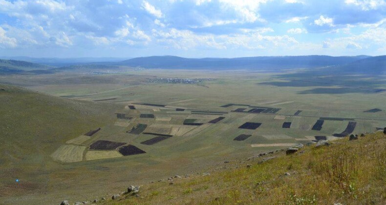 Köprülü Beldesinin 700 Dönüm Arazisi İçin Serinçayır Köyü Derneğinde Toplantı