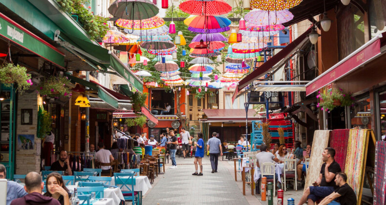 Kadınlar Neden Kadıköy’de Yaşamayı Tercih Ediyor?