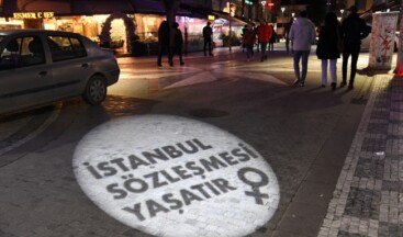 Kadıköy cadde ve sokaklarını kadın sloganları