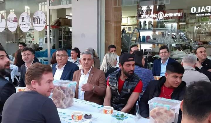 Ataşehir Yeni Çamlıca Mahallesi Esnafı İftar Verdi