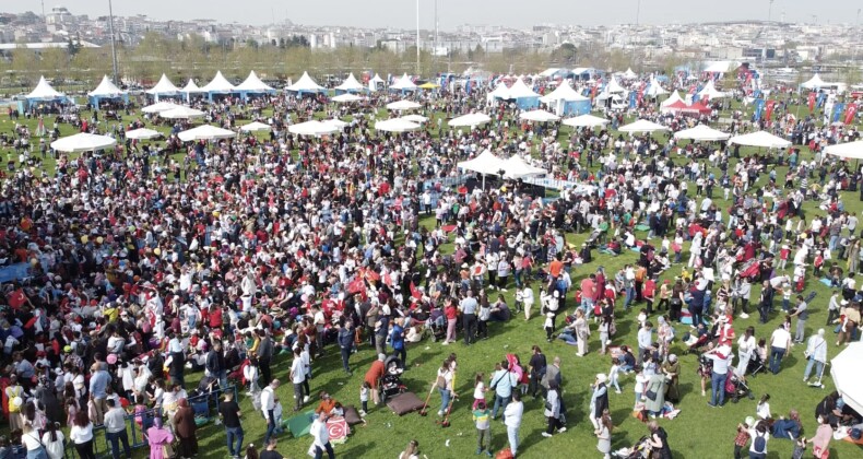 İstanbul’da Çocuklar 23 Nisan’da Yenikapı’ya Akın Etti