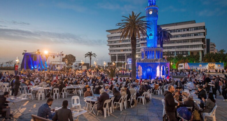 İzmir sofrası kuruldu