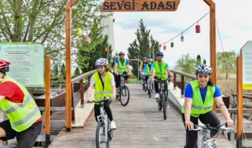 Ankara parkları havaların ısınmasıyla dolup taşmaya başladı