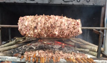 Lezzetli Cağ Kebap, Ardahan Köprülü Beldesi’nde Yenir