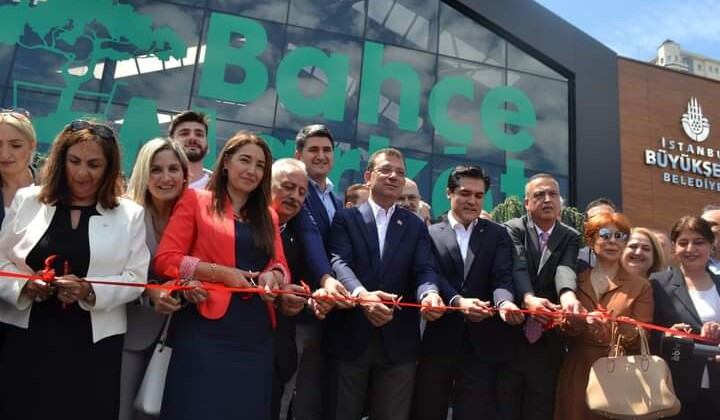 İmamoğlu, Ataşehir’de Bahçe Market ve Futbol Tesisi Açtı