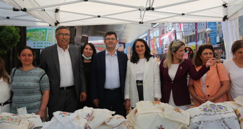 Ataşehirli Kadınların El Emeği Prestij Cadde’sinde Sergilendi