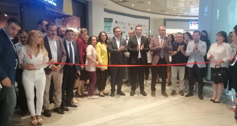 Ataşehir Halk Eğitim Merkezi Yılsonu Sergisi Gerçekleştirdi