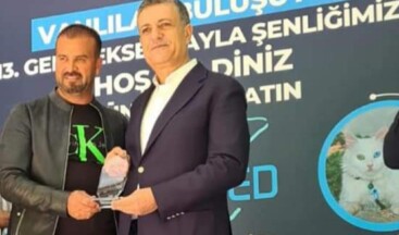 Ebubekir Bozkızıl’a Anlamlı Plaket