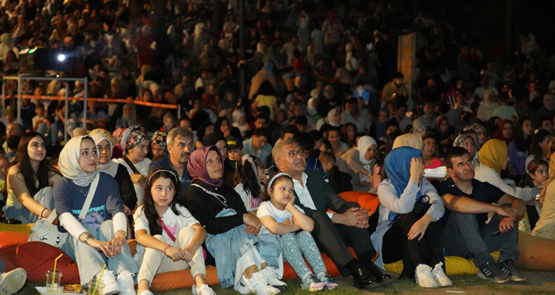 Üsküdar Nakkaştepe Millet Bahçesinde Açık Hava Sineması