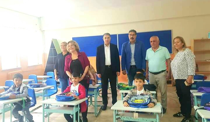 Ataşehir Eğitim Derneği’nden Öğrencilere Kırtasiye Yardımı