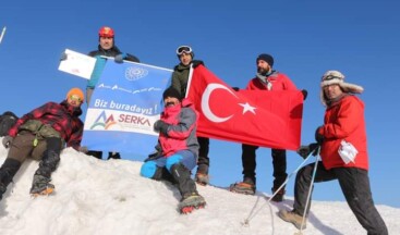 Gazeteciler Ağrı Dağı’nın zirvesine tırmandı