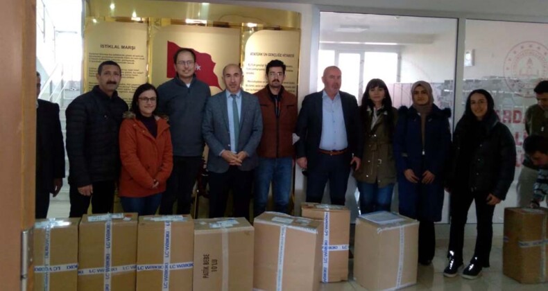 ARDAFED, Ardahan’da 337 Öğrenciye Giyim Yardımı Yaptı