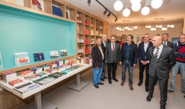 İzmir Büyükşehir Belediyesi Dört Kitap Kafe Açtı