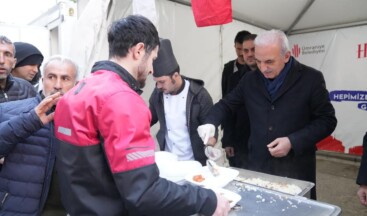 Ümraniye Belediyesi 2 Noktada İftar Yemeği Dağıtıyor