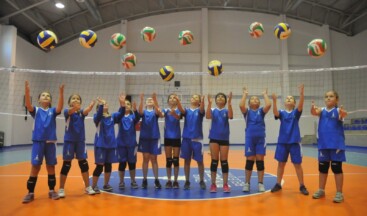 İzmirli çocuklar Yaz Spor Okulları’na koşuyor