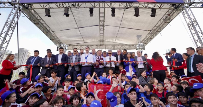 Kartal Yakacık Stadı’nın Açılışı Yapıldı