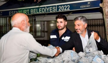 Esenyurt Belediyesi Vatandaşlara Kandil Simidi İkram Etti