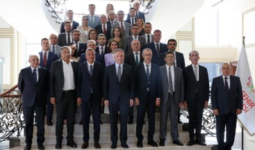 İstanbul Valisi Davut Gül, Ataşehir Belediyesi’ni Ziyaret Etti