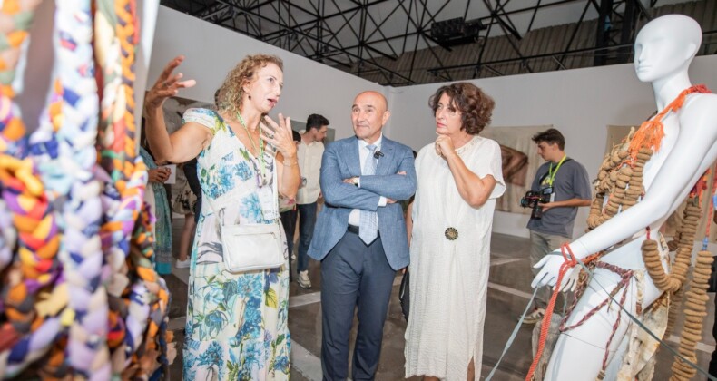 Türkiye’nin ilk Tekstil Bienali İzmir’de açıldı