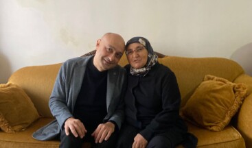 İYİ Parti Adayı Ali Coşkun, Öğretmeni Mukadder Açaz’ı Ziyaret Etti