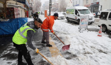 Ardahan Belediyesi Sokaklarda Kar Temizliğine Başladı