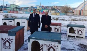 Köprülü Beldesi’ne 100 Köpek Kulübesi Gönderdiler