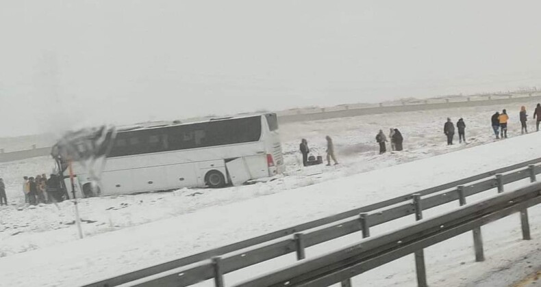 Kars’ta zincirleme kaza: 2 ölü, 8 yaralı