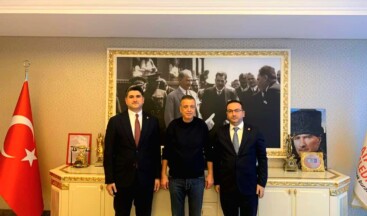 Onursal Adıgüzel, Başkan İlgezdi’yi Ziyaret Etti