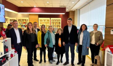 Onursal Adıgüzel, Lösemili Çocuklar Vakfı Ataşehir Şubesini Ziyaret Etti