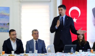 Onursal Adıgüzel, Emekliler Derneği’ni Ziyaret Etti