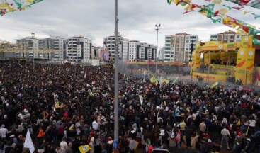 Diyarbakır’da Newroz Kutlamasına Yoğun Katılım