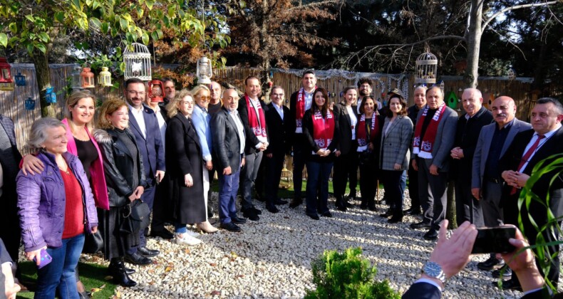 Onursal Adıgüzel, Ataşehir Trabzonlular Derneğini Ziyaret Etti