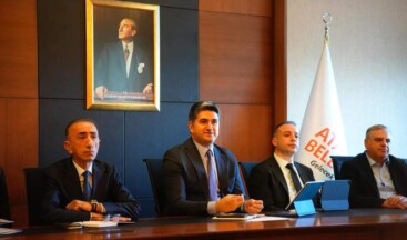 Başkan Adıgüzel, Başkan Yardımcıları ve Müdürlerler İle Toplantı Yaptı
