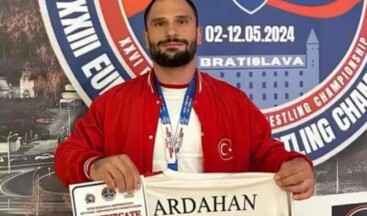 Ardahanlı Emrah Okçu, Avrupa Bilek Şampiyonu Oldu