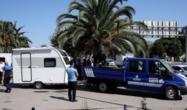 Maltepe sahilinde park halindeki karavanlar kaldırıldı