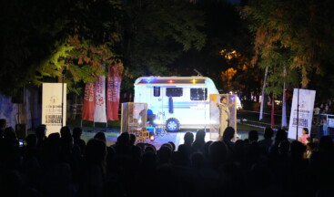 Ataşehir Belediyesi Karavan Tiyatrosuna Yoğun İlgi