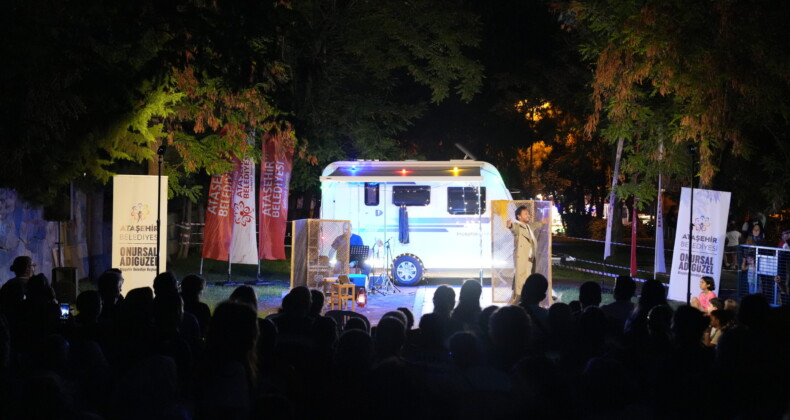 Ataşehir Belediyesi Karavan Tiyatrosuna Yoğun İlgi