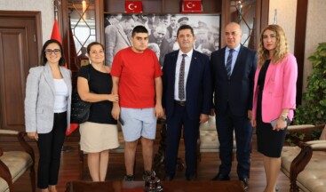 Çekmeköy Belediyesi, Otizmli Genç Arda’ya Sahip Çıktı