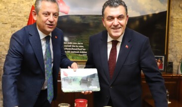 CHP Lideri Özgür Özel Ardahan’da Coşkuyla Karşılandı