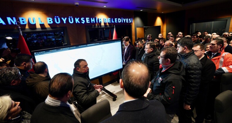 İBB, 6 Şubat Depremini AKOM Önünde Andı